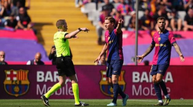 Frenkie de Jong: Từ Chỉ Trích Đến Huyền Thoại Tại Barcelona