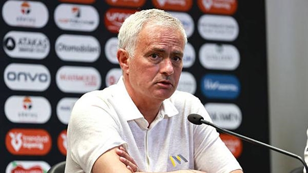 Mourinho cảnh báo Chelsea trước trận chung kết Conference League với Real Betis