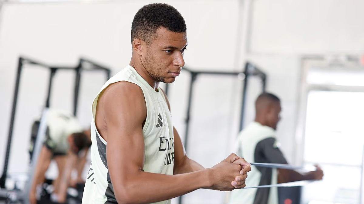 Mbappe và Quả bóng vàng 2025: Luis Figo đặt dấu hỏi