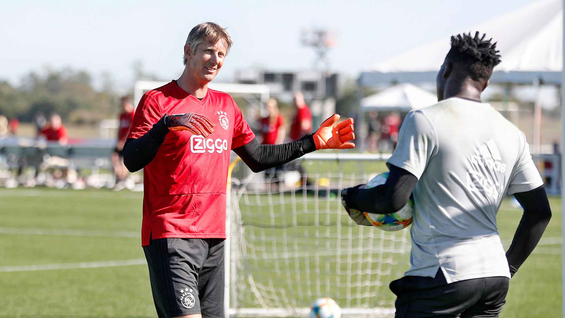 Tương lai Andre Onana tại Manchester United: Van der Sar lên tiếng bảo vệ, Quỷ đỏ cân nhắc lựa chọn